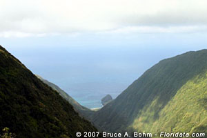 Waikolu Valley
